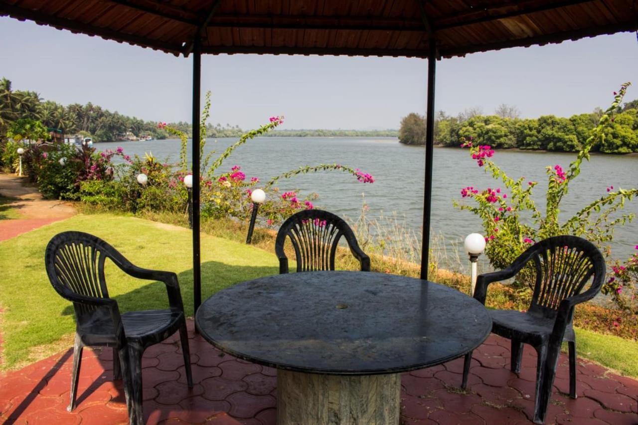 Shikara Beach Resort Cavelossim Esterno foto
