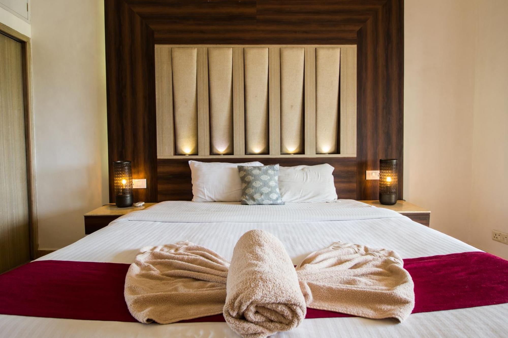 Shikara Beach Resort Cavelossim Esterno foto