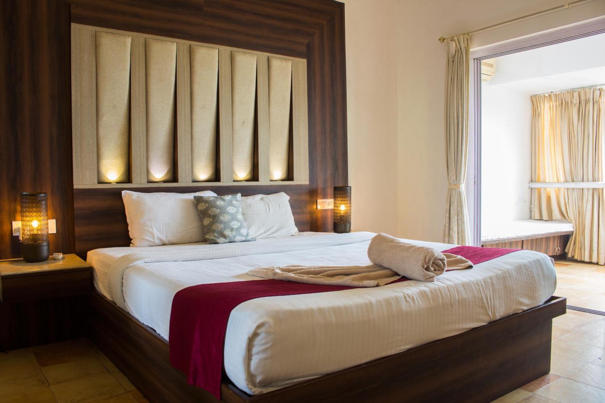 Shikara Beach Resort Cavelossim Esterno foto